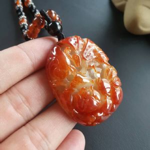 (蝶戀花)巧雕天然翡翠掛件